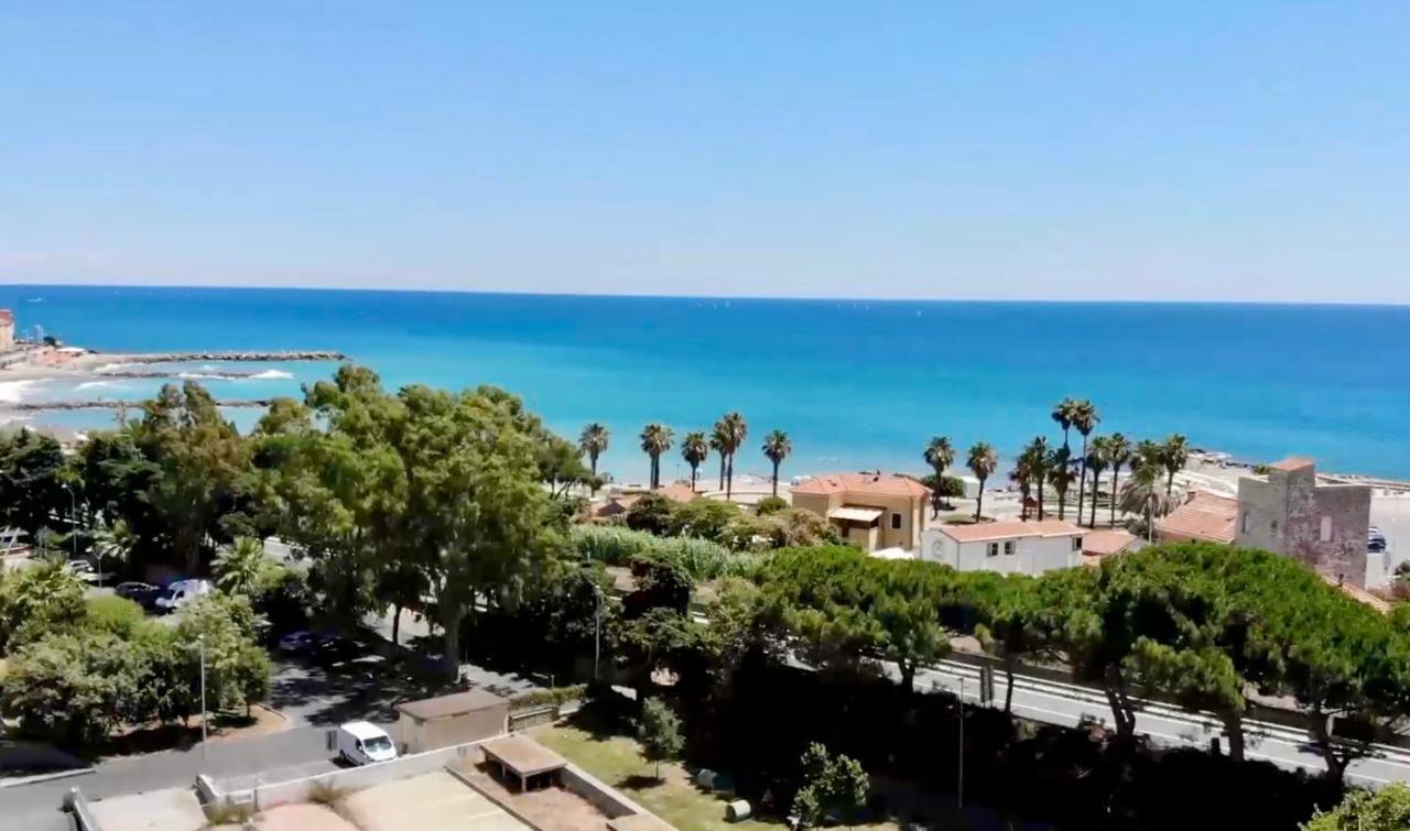 Casa Vacanze Nel Giardino Di Renzo Imperia Exterior photo