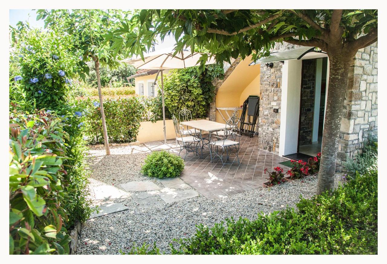 Casa Vacanze Nel Giardino Di Renzo Imperia Exterior photo