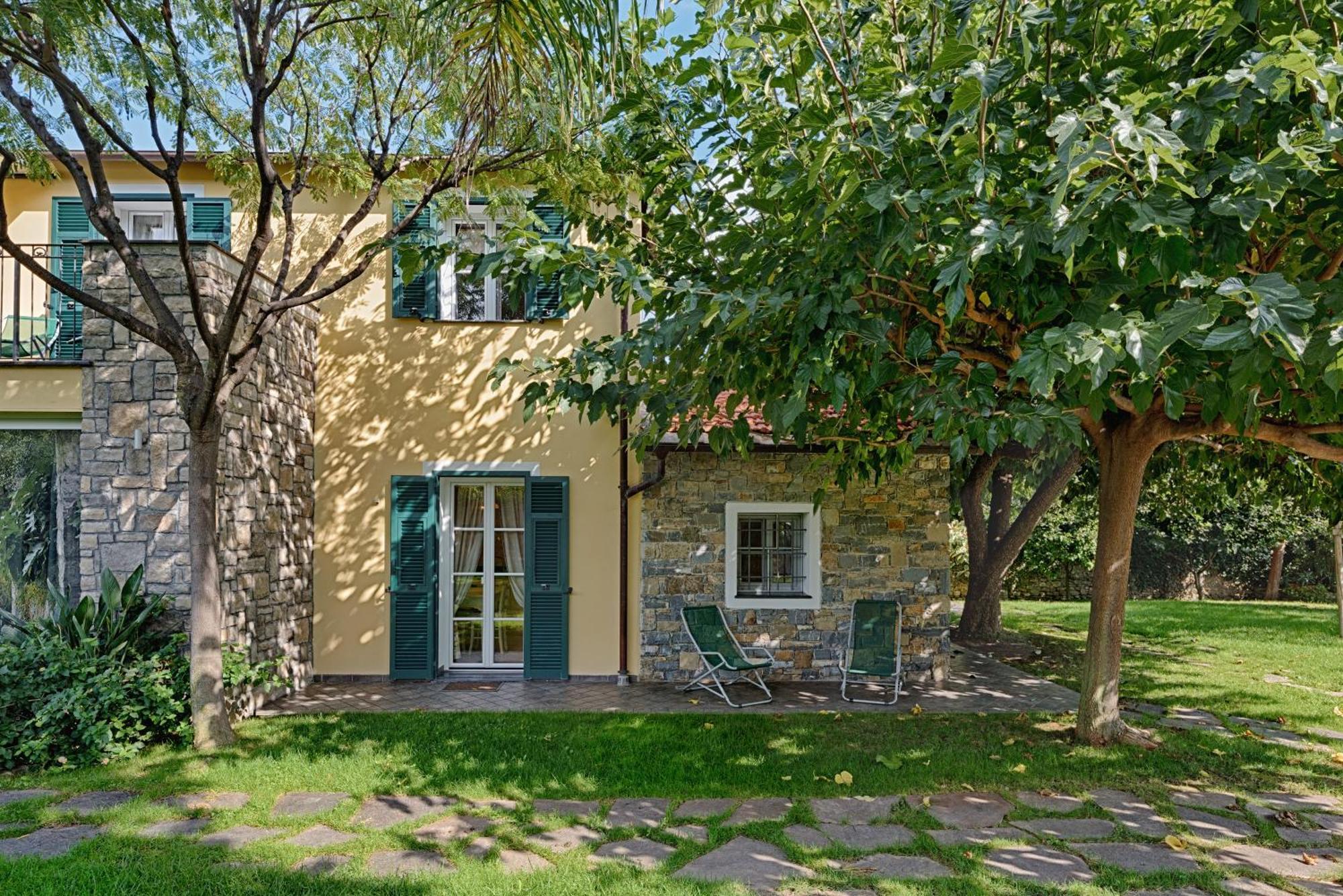 Casa Vacanze Nel Giardino Di Renzo Imperia Exterior photo